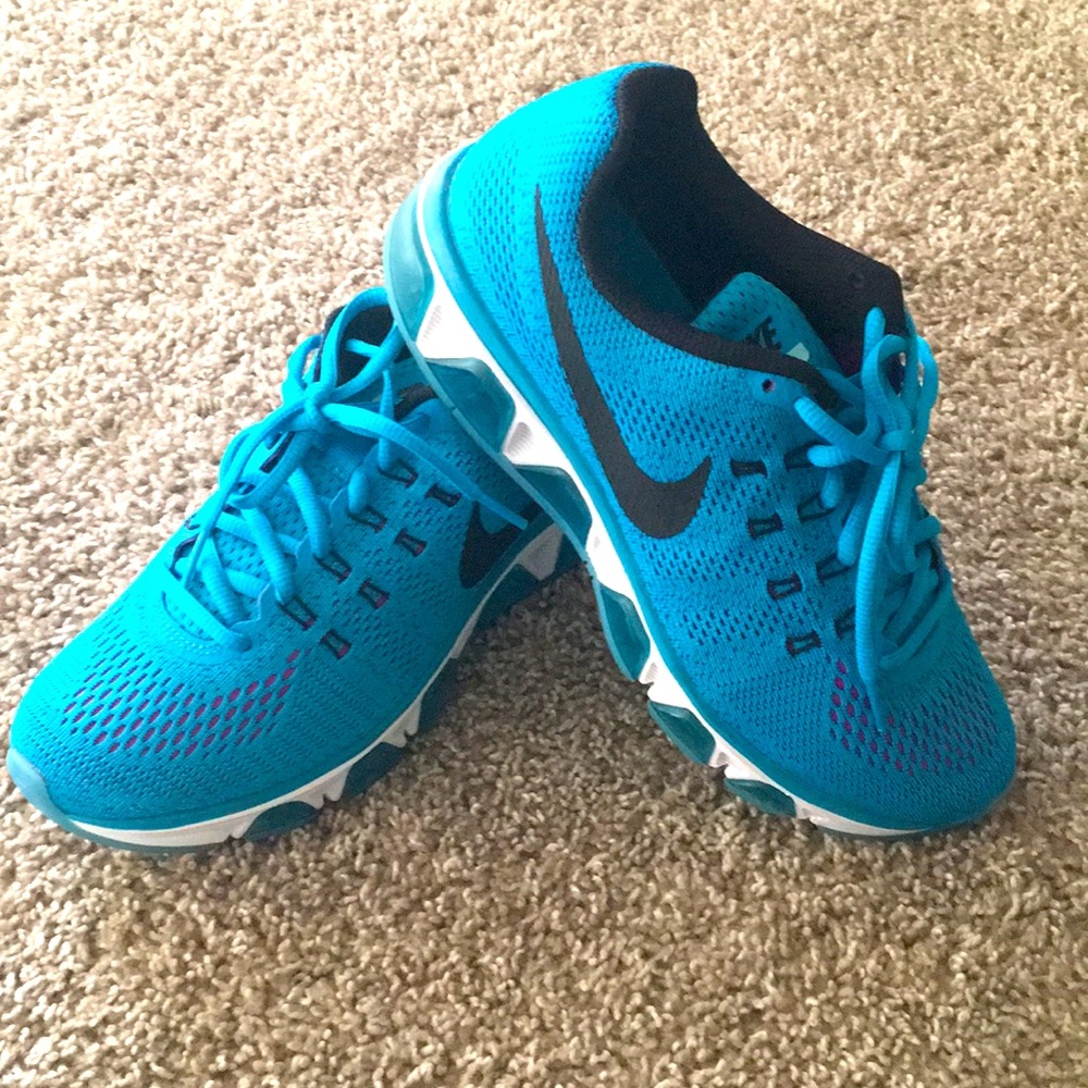 Women’s size 8.5 Nike Air Max Tailwind 8 shoes